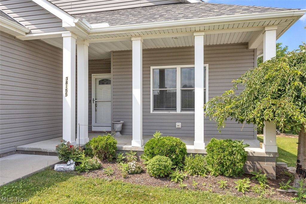Photo of 38155 Highgate Bluff Lane, Willoughby, OH 44094 (MLS # 5226801)