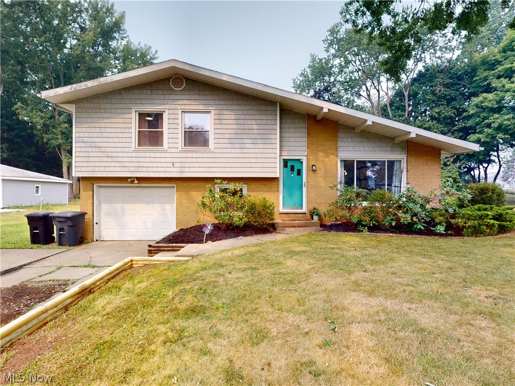 Photo 1 of 38 — 1464 Centerview Drive, Akron, OH 44321