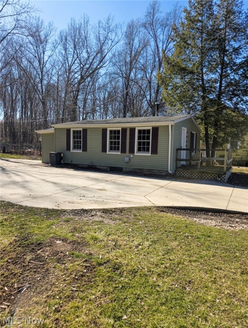 Photo of 234 Oakwood Street, Elyria, OH 44035 (MLS # 5192738)