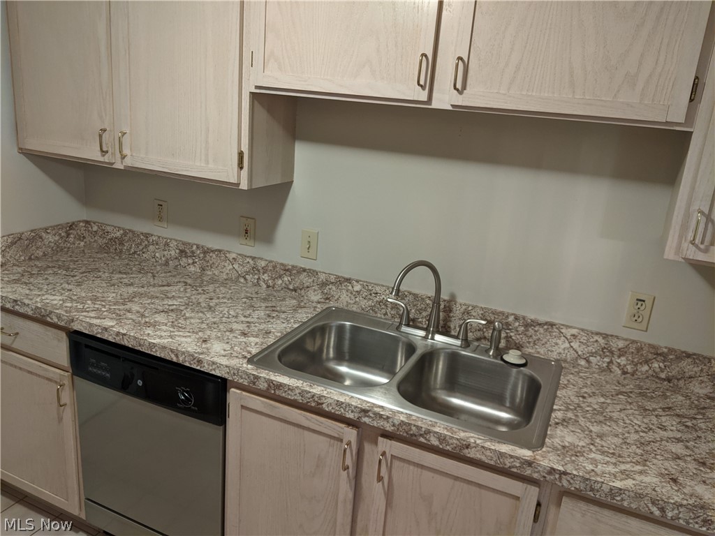 Pinebrook Vill - Residential