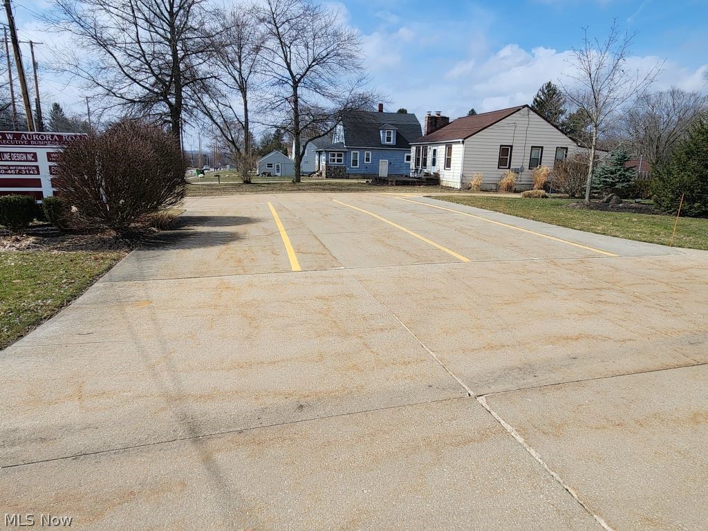 115 W Aurora Road