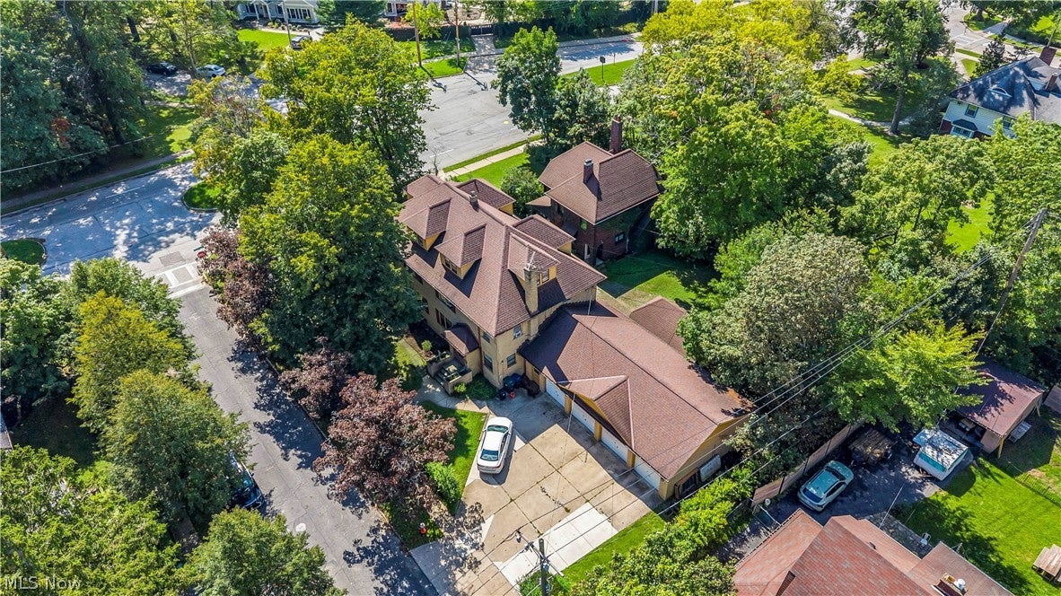 3375 Fairmount Boulevard