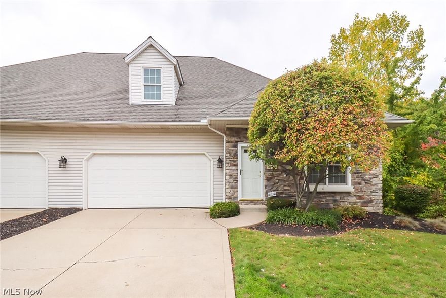 Beautifully maintained end unit in Fiddlers Creek overlooking a wooded Waterfowl Land Preserve.  Over 2,086 sq feet (largest floor plan in Fiddlers Creek) plus a fully finished walkout lower level with full bath, workshop and patio!  Open floorplan with a loft overlooking a large living room.  9' ceilings in kitchen, dining area, master and laundry!  First floor master bedroom with private bath & walk-in closet!  Large kitchen with all appliances (Refrigerator and DW - 2 yrs old), breakfast bar, bay window and ceramic flooring!  Two bedrooms, loft, full bath and ample storage on the 2nd floor.  1st floor laundry includes washer & dryer.  Security system!  Economical Geo-Thermal heat - average monthly heating and AC bill throughout the year is between $100-$125.   Gas line available at the street.