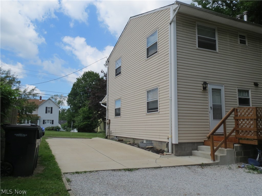 Tallmadge 01 - Residential Income