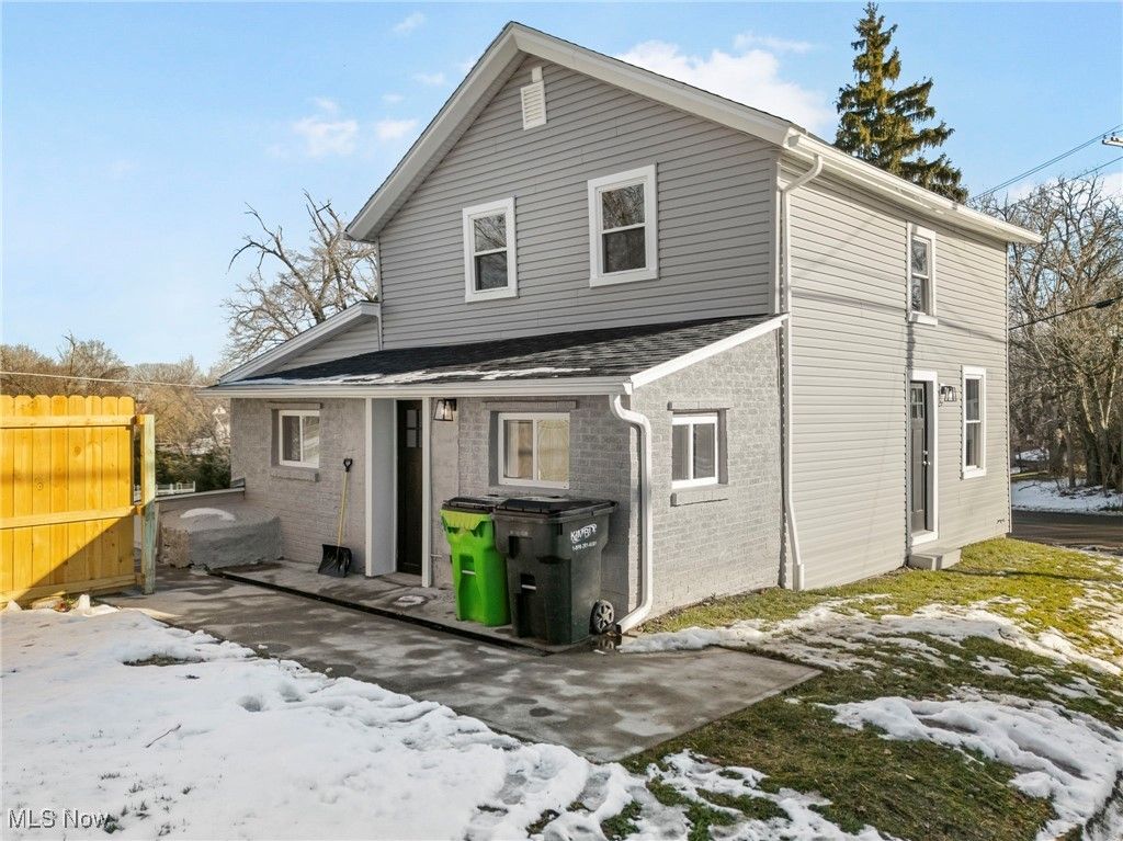 Photo of 838 Walnut Avenue, Alliance, OH 44601 (MLS # 5177527)