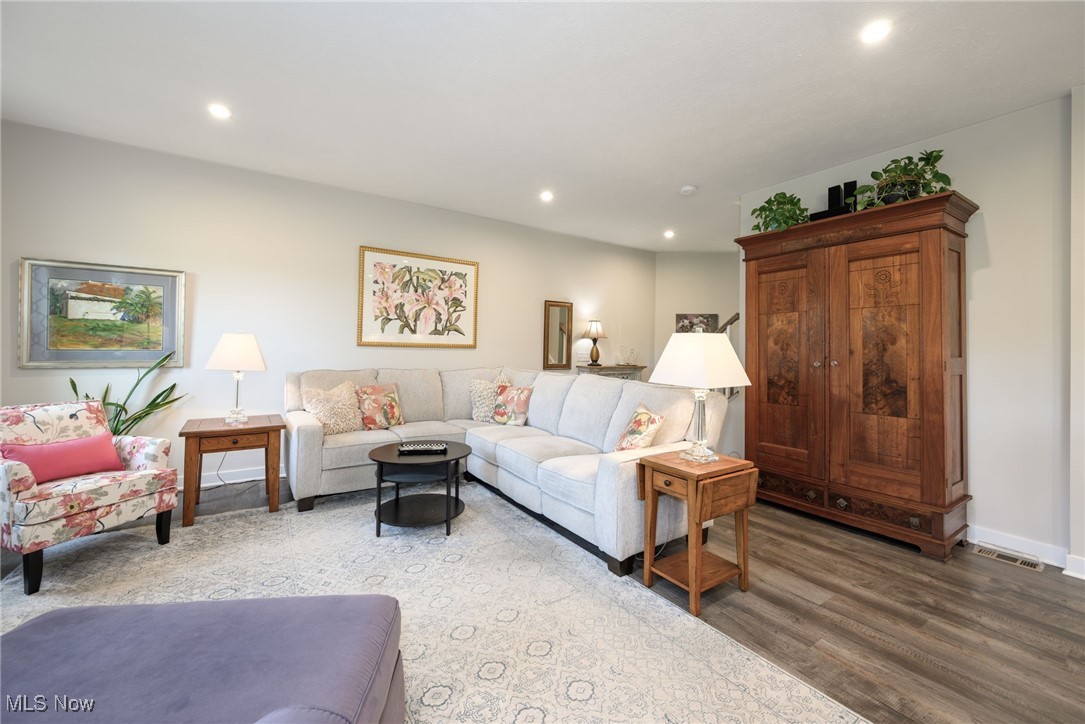 Towns/Cedar Crest - Residential