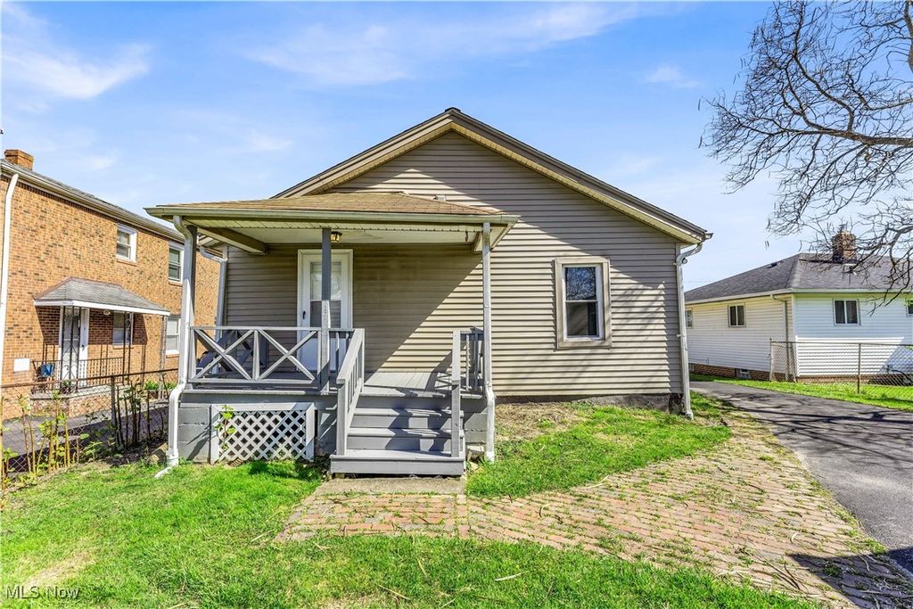 Photo of 5656 Lafayette Avenue, Maple Heights, OH 44137 (MLS # 5182032)