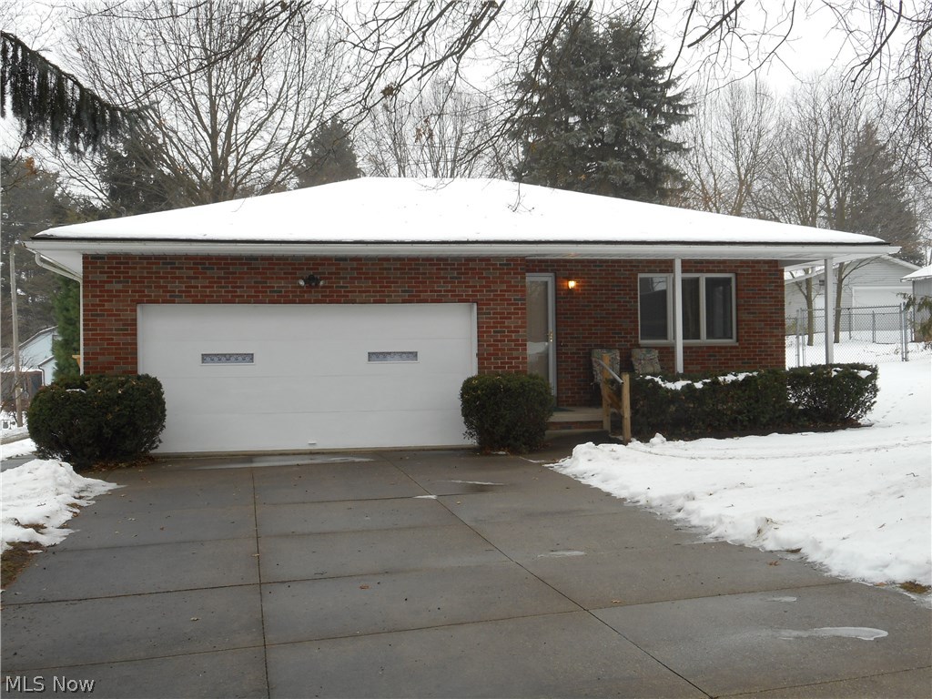 Absolutely gorgeous property has been meticulously maintained and loved. Beautiful kitchen offers plenty of cabinet and counter space, pull out pantry and dinette area with sliders to a nice deck! Bedrooms are spacious and offer nice closet space. Recent updates include new carpeting in living room & bedrooms, hardwood engineered flooring in kitchen, dinette and foyer, fresh paint throughout, some new fixtures and garbage disposal (Nov-Dec, 2017). The basement features a huge full bathroom with walk in shower, workshop, and great space to finish for a recreation room. Private backyard with shed for storage. This home has "good bones". Home warranty offered for peace of mind.