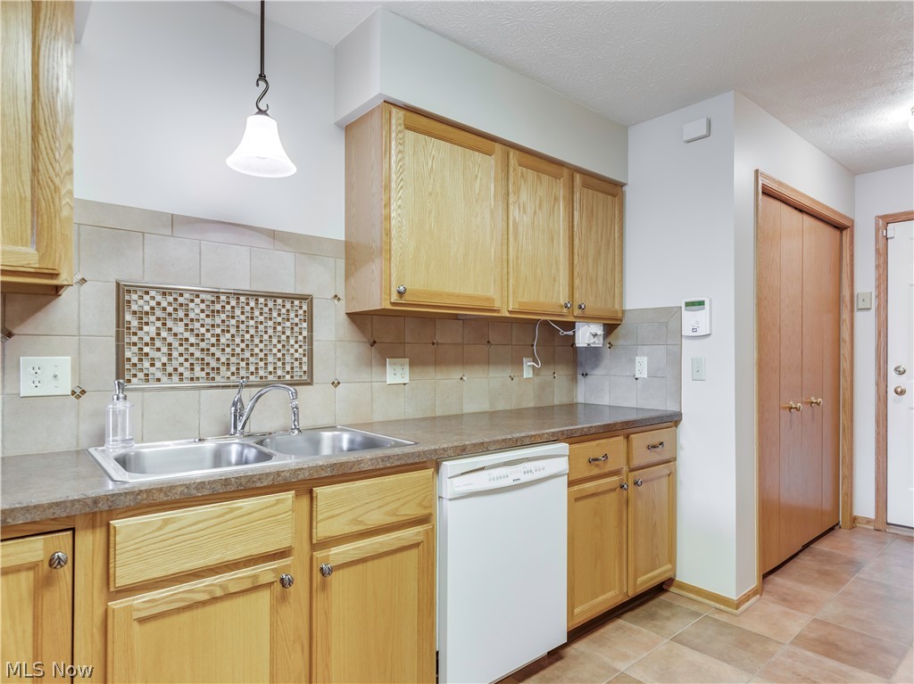 Buckingham Gate Condo Ph V - Residential