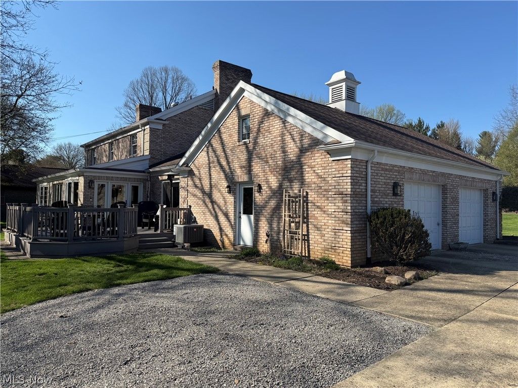 Photo of 1135 Forsyth Place, East Liverpool, OH 43920 (MLS # 5200051)