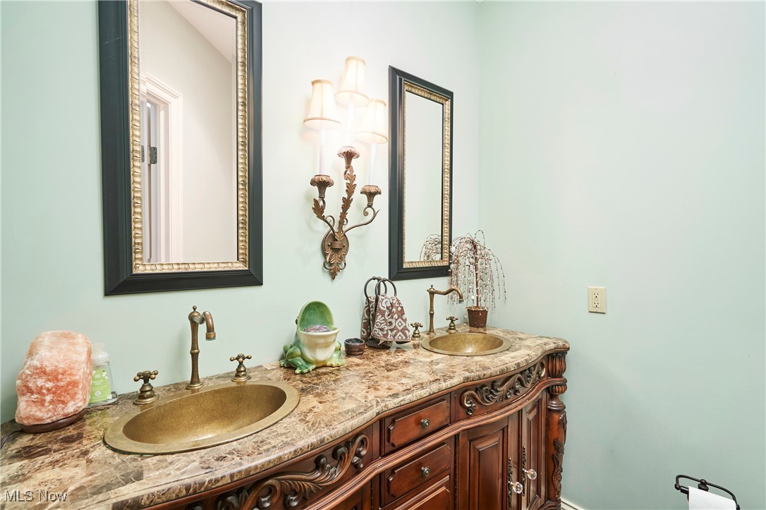 Bath, Ohio 44333, United States, 5 Bedrooms Bedrooms, ,7 BathroomsBathrooms,Residential,Active,118423