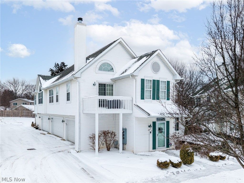 Photo of 66 Vista Circle, North Olmsted, OH 44070 (MLS # 5190527)