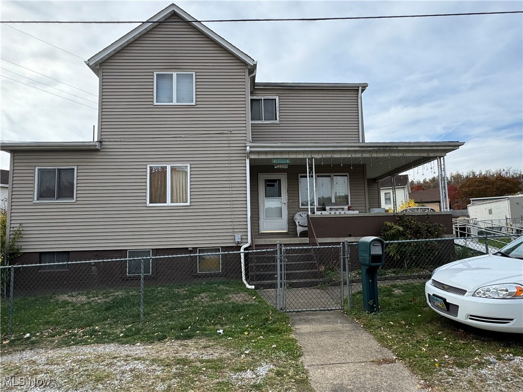 Seller has limited showing times. 3:15pm or later- before 8pm. Weekends are more flexible. three bedrooms, 1 1/2 baths with a 3-car garage. Nice flat fenced in yard. Seller needs to find suitable housing. Minerals do not convey.
