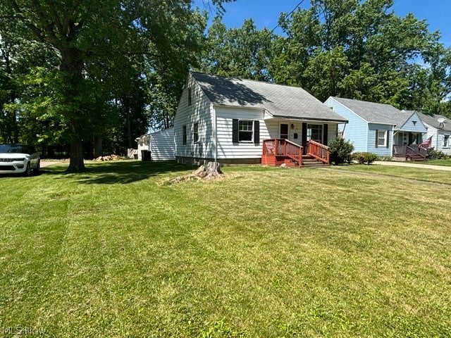 Photo of 2378 Linda Drive NW, Warren, OH 44485 (MLS # 5215085)