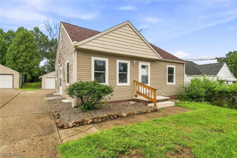 Homes For Sale - 1534 Norwood Place<br/> Canton, OH 44709