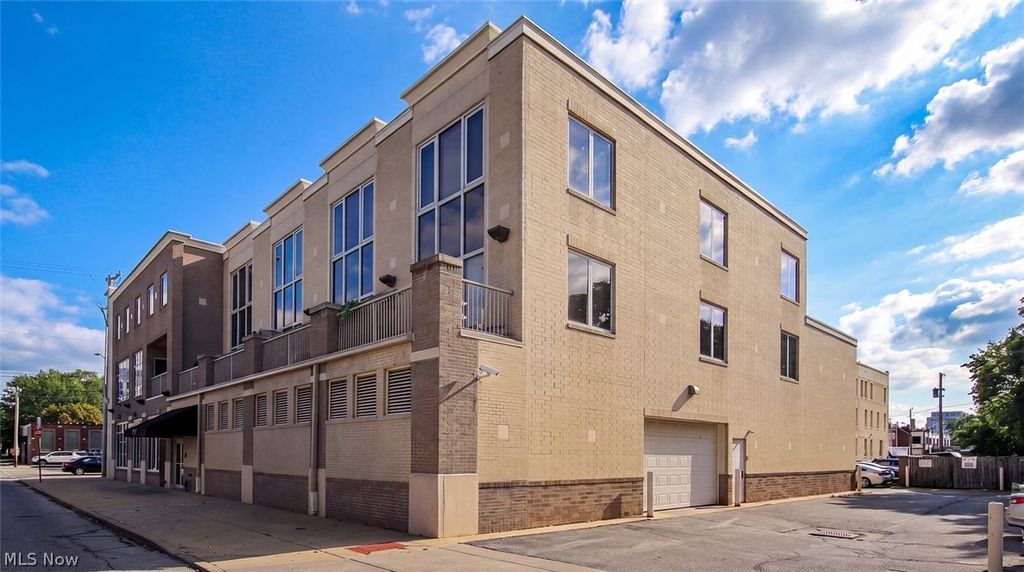 Photo of 1411 Rosewood Avenue #R-208, Lakewood, OH 44107 (MLS # 5201049)