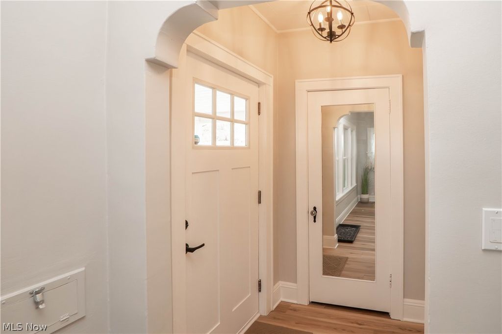 Photo of 16 E Catawba Avenue, Akron, OH 44301 (MLS # 5195847)