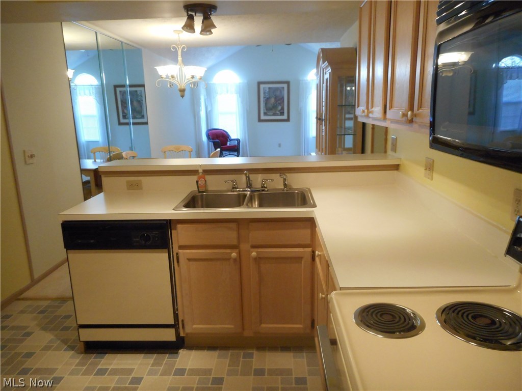 Villas At Oregon Trails Condo - Residential