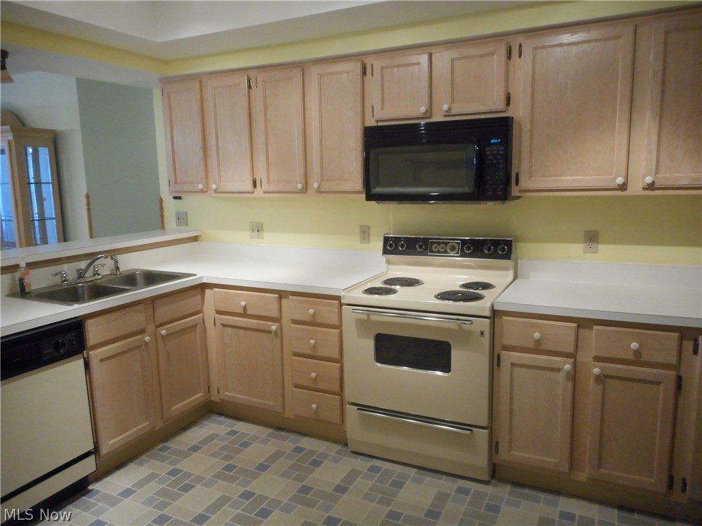 Villas At Oregon Trails Condo - Residential