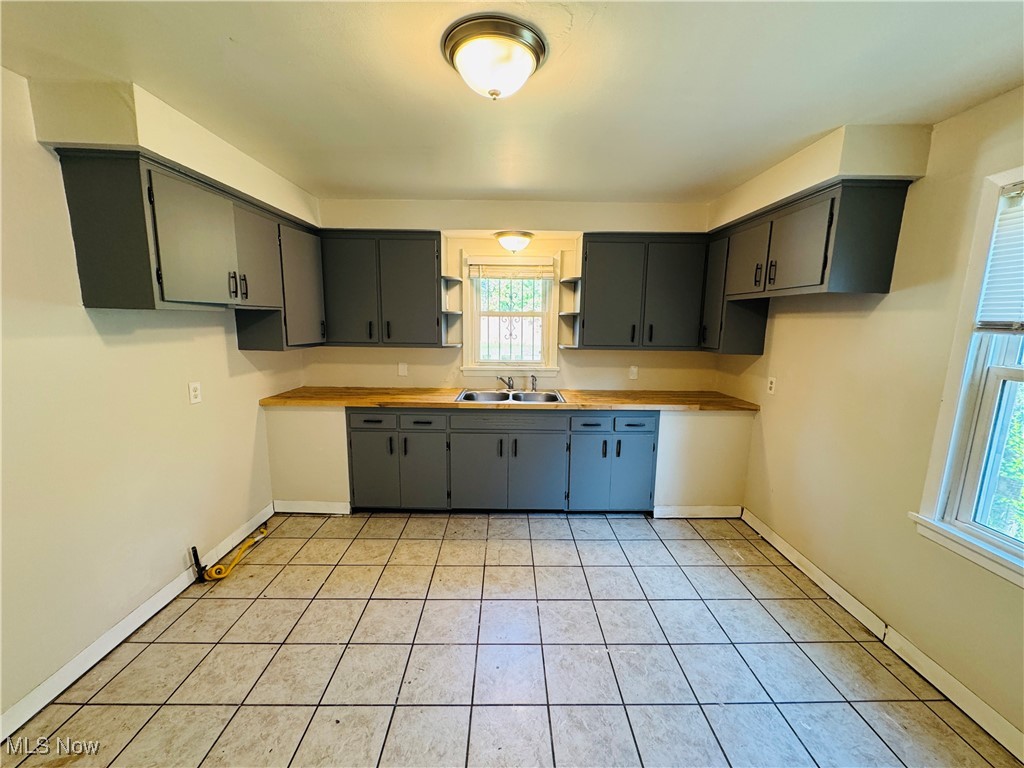 4287 E 162nd Street, Cleveland, Ohio image 2