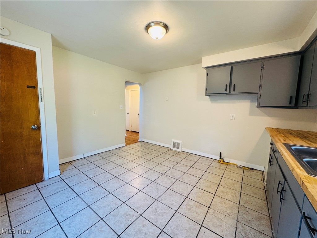 4287 E 162nd Street, Cleveland, Ohio image 3