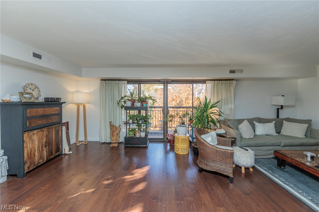 Meridian Condo - Residential