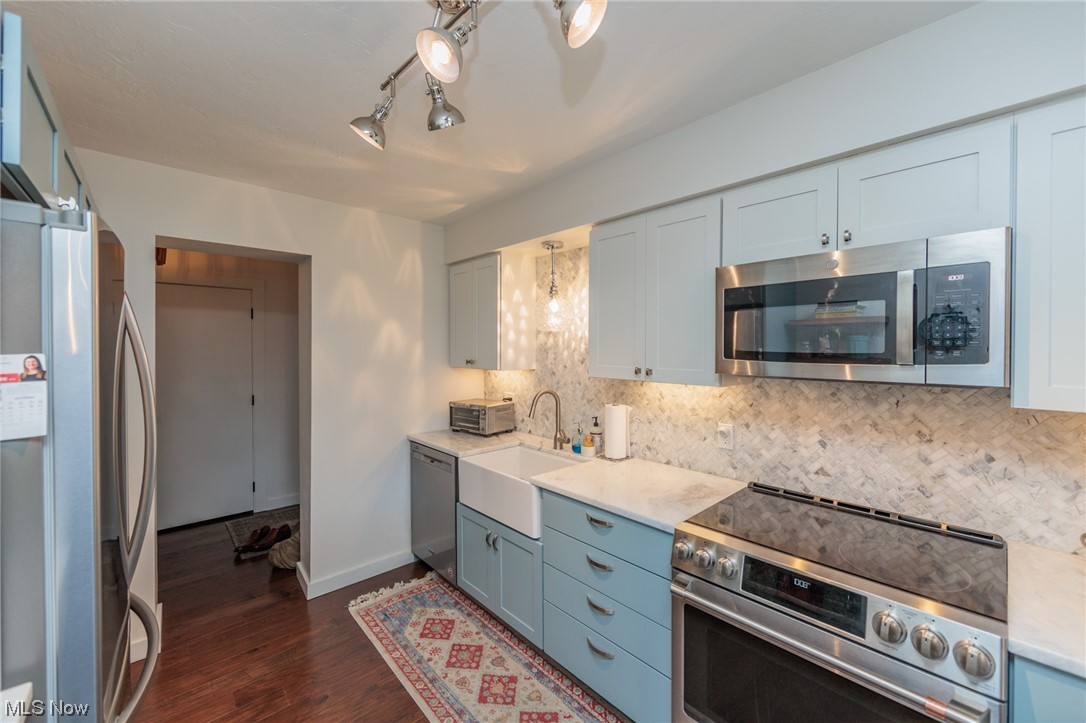 Meridian Condo - Residential