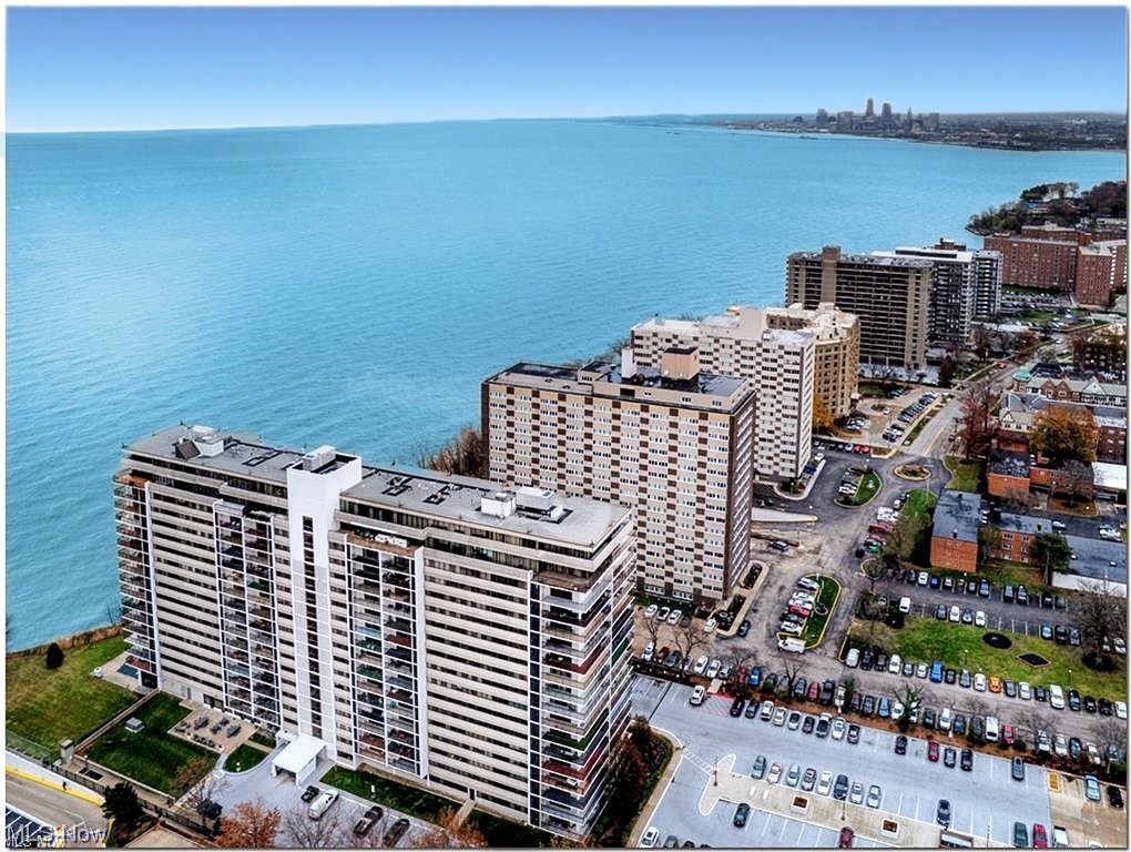 Meridian Condo - Residential