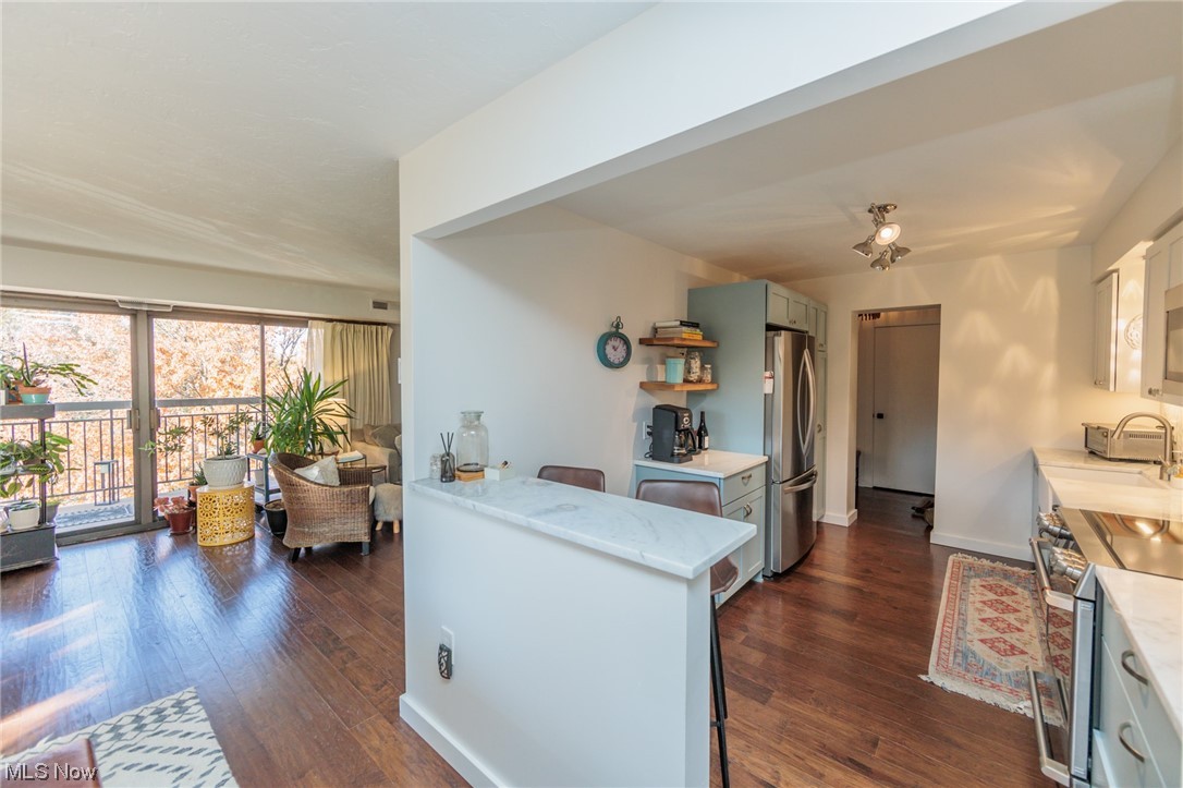 Meridian Condo - Residential