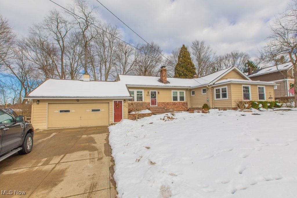Photo of 7072 Oak Street, Chagrin Falls, OH 44022 (MLS # 5177993)