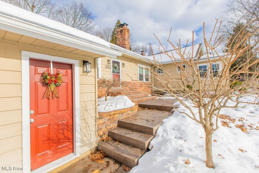 Photo of 7072 Oak Street, Chagrin Falls, OH 44022 (MLS # 5177993)