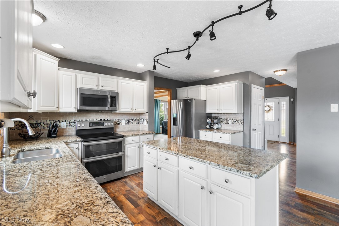 2866 Genera Street, Uniontown, Ohio image 16