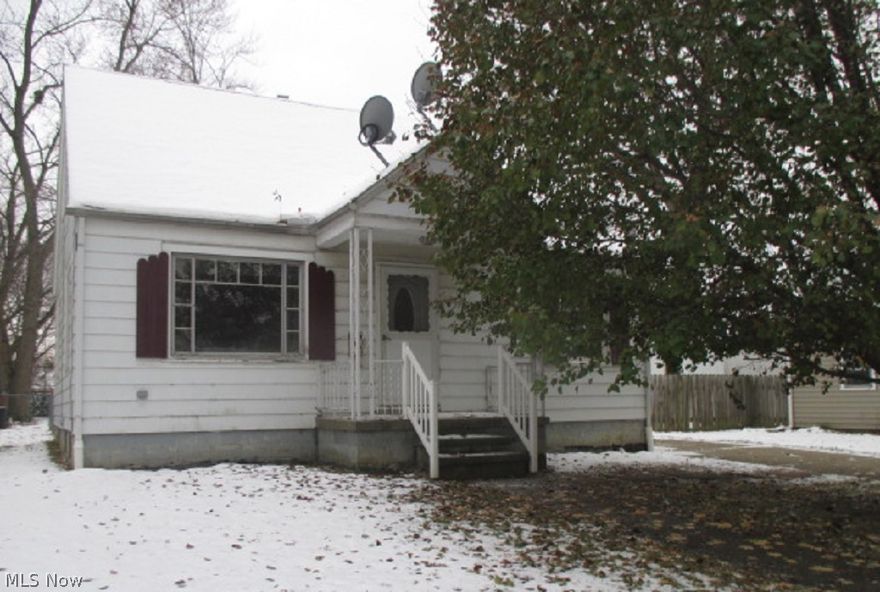 Nice cape cod home in Lorain. Original hardwood floors throughout! Living room flows into dining room. Light & bright galley style kitchen. Master bedroom and full bath on main level. Upstairs are 2 bedrooms and/or loft area. Plenty of storage space. Full basement with laundry hook-ups. 1-car detached garage. Convenient location close to parks, shops, schools. All offers must be submitted with pre-approval letter or proof of funds. Employees and family members residing with employees of JP Morgan Chase Bank, N.A., its affiliates or subsidiaries are strictly prohibited from directly or indirectly purchasing any property owned by JP Morgan Chase Bank, N.A.