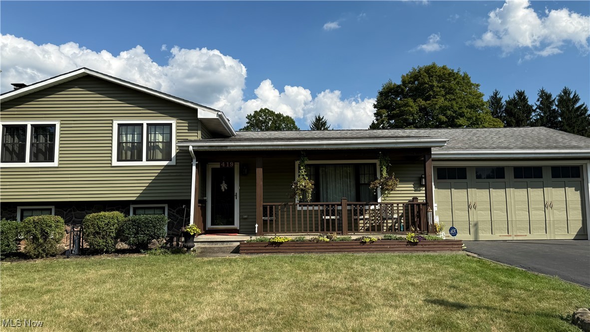 Explore this beautifully maintained and tastefully updated home in Hubbard, ready for you to move in! The exterior features a charming covered porch, perfect for relaxing in this desirable Meadowlands neighborhood near Harding Park.
This four-level split home showcases stunning engineered hardwood floors in the spacious living room. The eat-in kitchen is equipped with stainless steel appliances, offering both functionality and style.
Upstairs, you will find three well-sized bedrooms and a fully updated bathroom. The lower level features a cozy family room, highlighted by an impressive wood-burning fireplace to keep you warm during the winter months. Adjacent to this area is a second full bathroom and sliding glass doors that lead to a huge backyard, complete with a 24-foot round above-ground swimming pool! There is also a shed to store your pool supplies. The patio and fire pit are an ideal space for entertaining.
The basement includes a partially finished additional bonus area that could serve as a fourth bedroom, man cave, or theatre room. Additionally, there is a two-car attached garage (20x20) with a garage door opener, protecting your vehicles and equipment. Don't miss out on this wonderful opportunity!