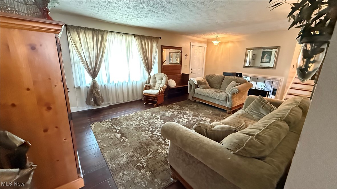 Hubbard, Ohio 44425, United States, 3 Bedrooms Bedrooms, ,2 BathroomsBathrooms,Residential,Pending,198019