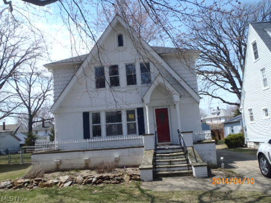 WOW-Great Opportunity with this Lorain Colonial!! Move In Ready! Over 1700 sq ft of Living Space!! 3 bedrooms, 2 full baths with an addtnl 4th bed/Office. Breakfast Nook. New Appliances. Freshly painted, carpeted and vinyl flooring installed. Neutral palette just waiting for your decorative touches. New 1 car detached garage & opener. New light fixtures. STEPS from Lake Erie & Lakeview Park. Easy Access to Shopping, Restaurants & Highways!! Buyers should obtain a free prequal letter from Wells Fargo Home Mortgage or an entity which is a joint venture with Wells Fargo Home Mortgage by working directly with a mortg cnsltnt.  Buyers also have the option to provide proof of other credit decisioned financing or a NACA(Neighborhood Assistance Corp of America) Qualification Letter