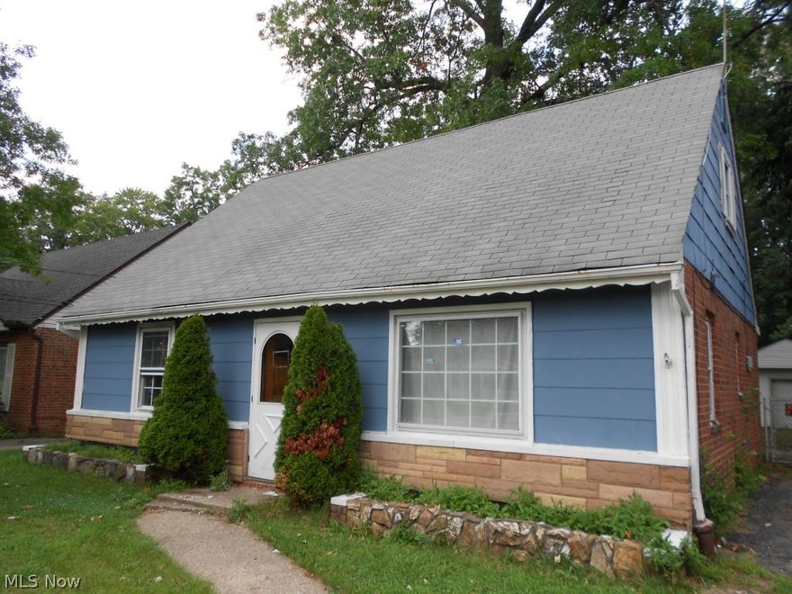 Great deal for a Brick Bungalow in a nice dead end street, not to much traffic. This property is in move in condition with newer windows and nice ceramic floors.Big Lot size 48 x 141. Owner occupy or just investor delight, just a   $$$ money machine. This will fly off the SHELF. Be first or be sorry.