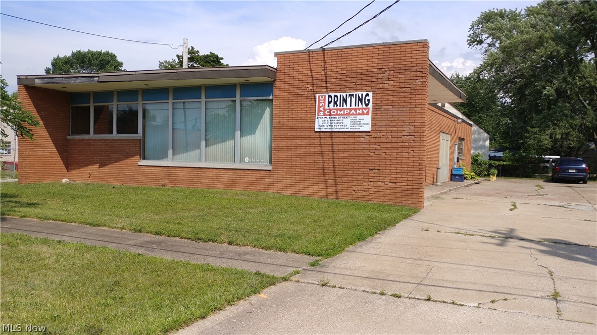 Why lease if you can own your own building !!Great location close to interstate ! Great first floor office office space that has many possible uses that has a separate entrance and could be leased out to pay mortgage ! Each area has it's own private bath and private office ! Currently the seller uses warehouse and would lease back warehouse for a period of time. Warehouse has overhead door and has heavy power with three phase power !! Hurry - Great opportunity to own your own building !!