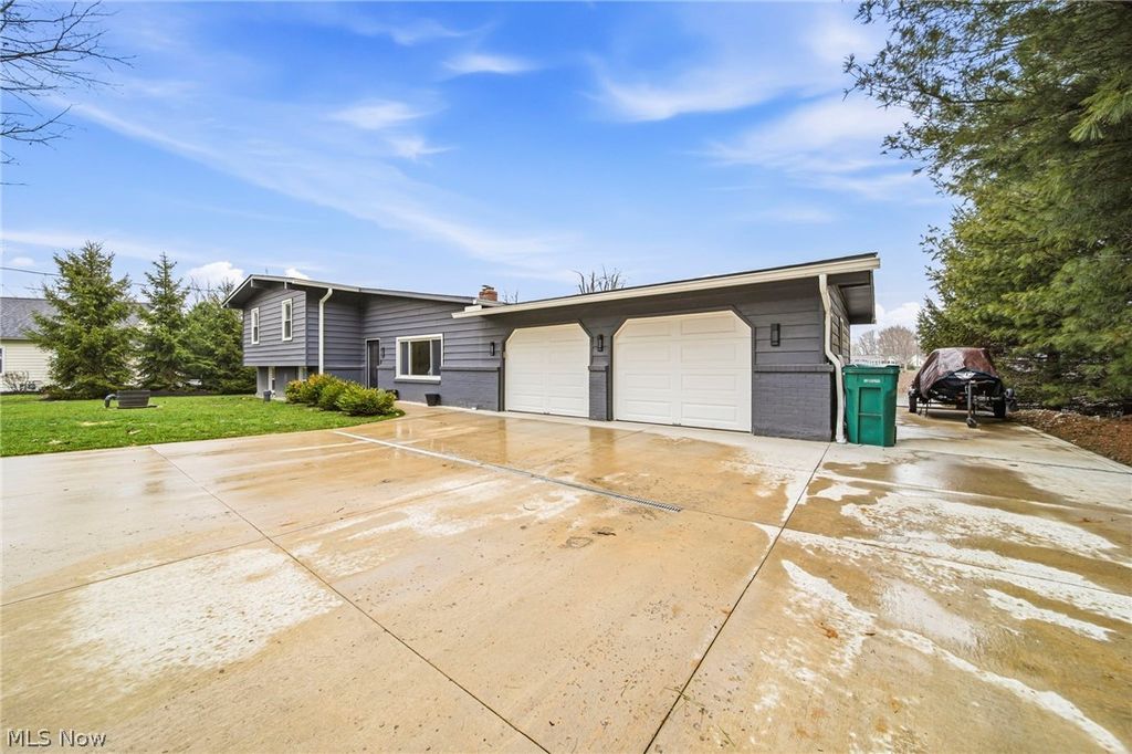 Photo of 1501 Morning Star Drive, Roaming Shores, OH 44084 (MLS # 5194399)