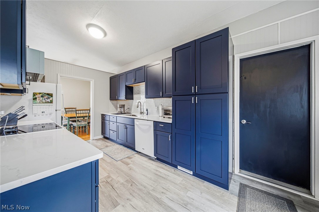 Roaming Rock Shores - Residential