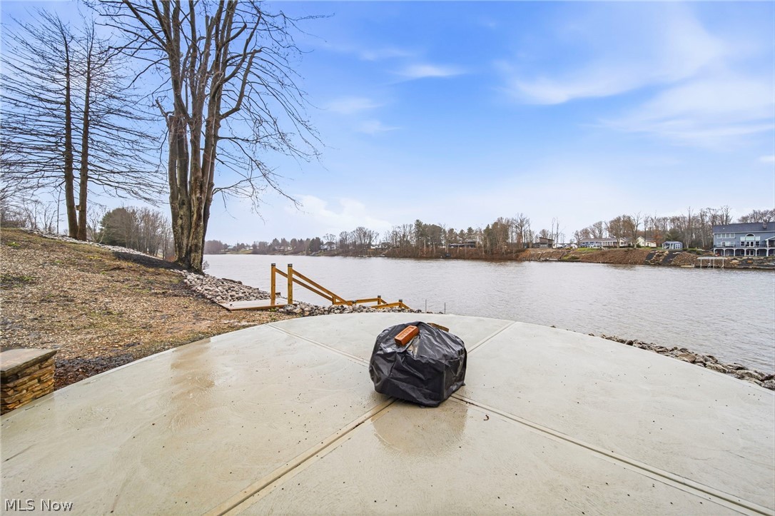 Roaming Rock Shores - Residential