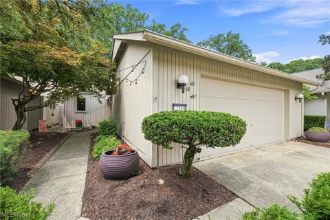 Tiny photo for 12380 Kronos Court, Strongsville, OH 44149 (MLS # 5232668)
