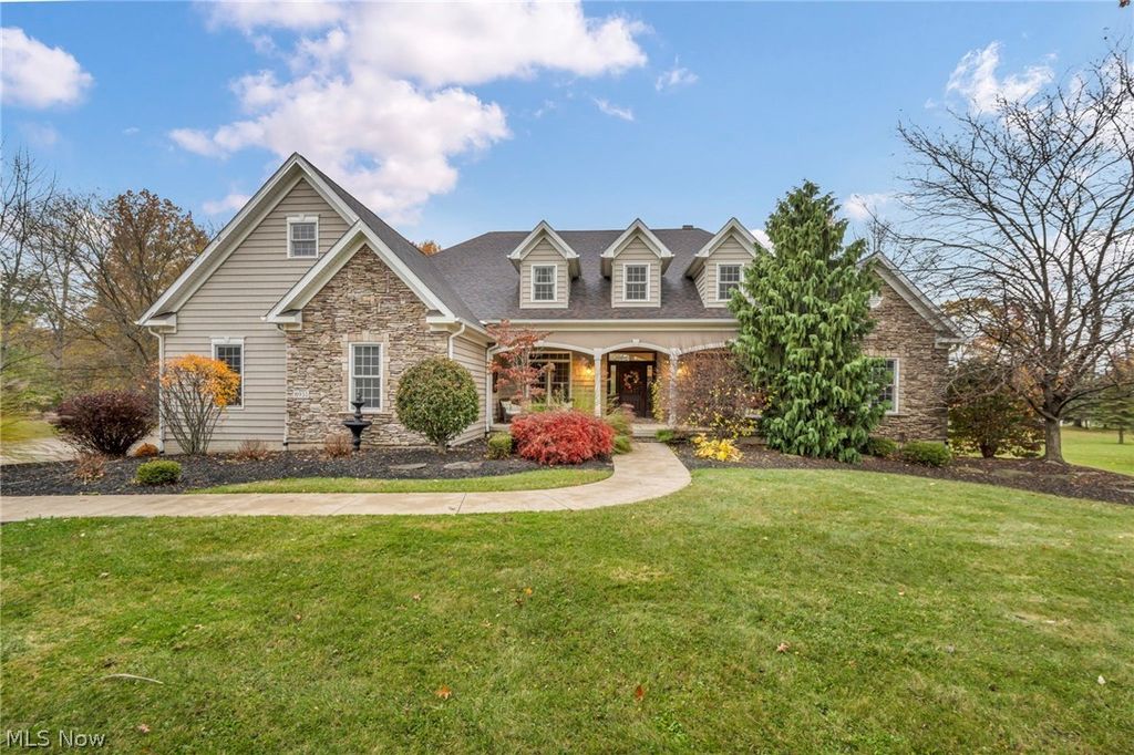 Photo of 8933 Mountain View Drive, Mentor, OH 44060 (MLS # 5204646)