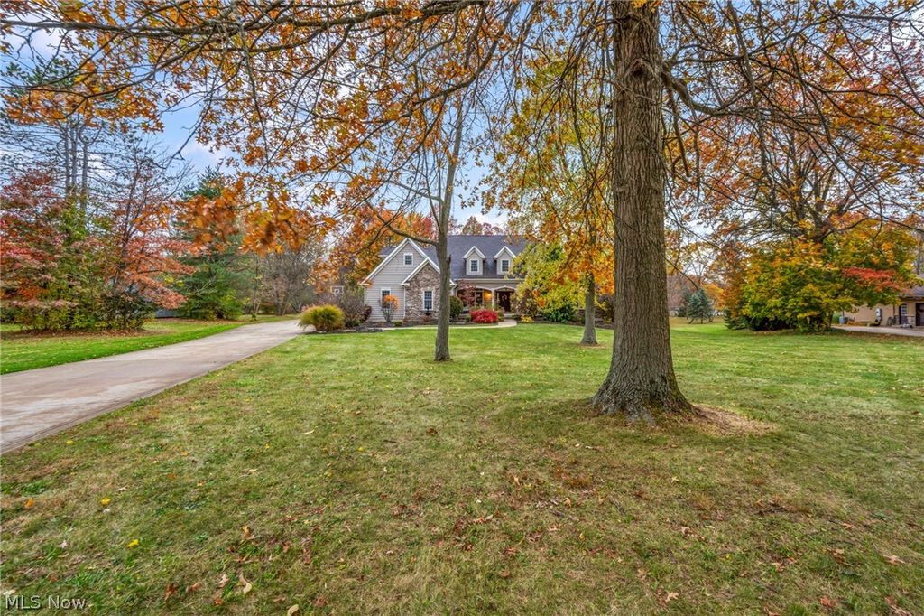 Photo of 8933 Mountain View Drive, Mentor, OH 44060 (MLS # 5204646)