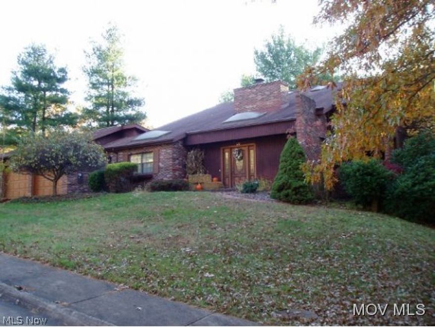 Four bedrooms or use the downstairs exercise area as a 5th bedroom. Open floor plan and atmosphere with exceptionally large bedrooms and baths. The location is close to shopping, dining and other conveniences. The lot is partially wooded and sellers are open to offers. Over 4000 square foot includes the sitting /den areas upstairs and downstairs rooms. Storage areas are tucked away throughout the home as well.  Lot size is 118.67x58.89x61.95x16.68x7.81x15x76x10  Elem: Emerson Elementary School  Elem/Bus: Y  JrHigh: Van Devender Jr. High School  JrHigh/Bus: N  High: Parkersburg High  High/Bus: N  Fire: CIT  Police: CTY  PossFreeGas: N  ;SQFT=Fin L1:2128, Fin L2:1206, Fin Bsmt:718, Fin Above:3334, Fin Total:4052, Unfin Bsmt:60, Unfin Above:60;GAR= 2 Car Att