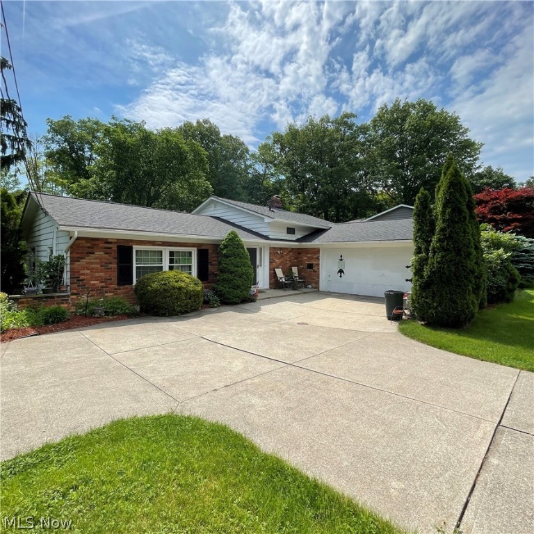 3/4 Bedroom Split w/New Roof