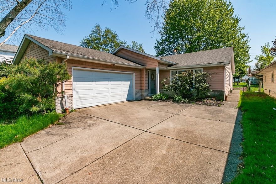 Welcome to this massive Split Level that's loaded with plenty of potential. Walking through the front door you will find the oversized living room with a large window letting in plenty of natural light. The living room will lead to the formal dining room and that will take you to the kitchen. The kitchen offers plenty of cabinet space, right off the kitchen is the family room with vaulted ceilings and a doorway leading outside to the patio. Also located on the first floor is a large bedroom and a full bathroom. Upstairs offers an additional 2 bedrooms and full bathroom. Downstairs has a utility room plus two bonus rooms giving you even more space. Fantastic location near many store and restaurant options. Many big ticket items have been updated, leaving you nothing to worry about except putting your finishing touches on this truly unique home. Schedule your showing today.
*Seller willing to escrow funds for POS inspection.