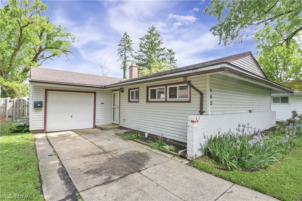 Photo of 490 Abbyshire Drive, Berea, OH 44017 (MLS # 5206715)