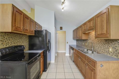 Tiny photo for 490 Abbyshire Drive, Berea, OH 44017 (MLS # 5206715)