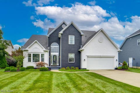 Homes For Sale - 325 Fieldcrest Drive<br/> Fairlawn, OH 44333